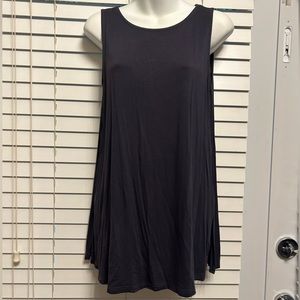 Cable & Gauge Gray Sleeveless Top - M